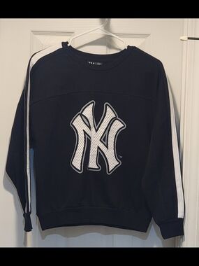 Wild Collective New York Yankees Sweatshirt in Excellent condition Size XS